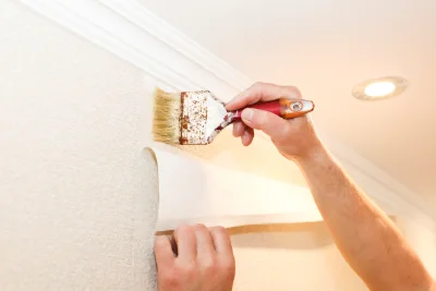 Pose de papier peint à Vascœuil — revêtements muraux et toiles de verre